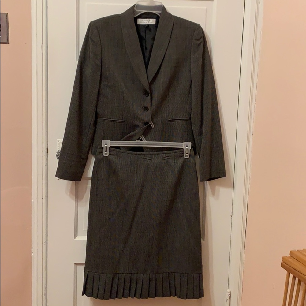 Tahari Woman’s Skirt Suit